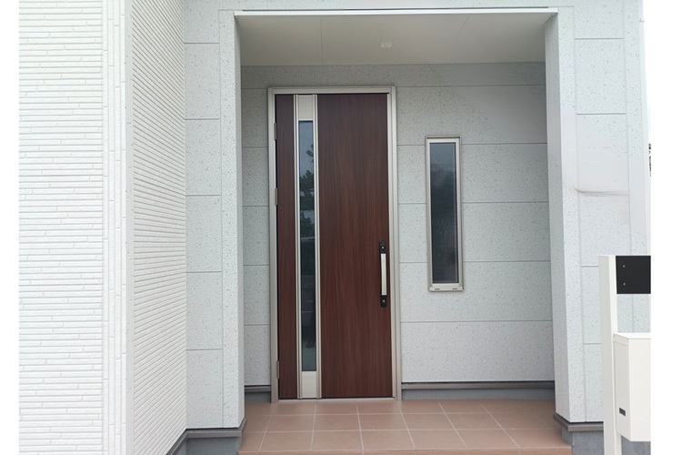 長野市で暮らしをデザインする不動産　土木外構　ワンストップ　カズケン アイコン　玄関